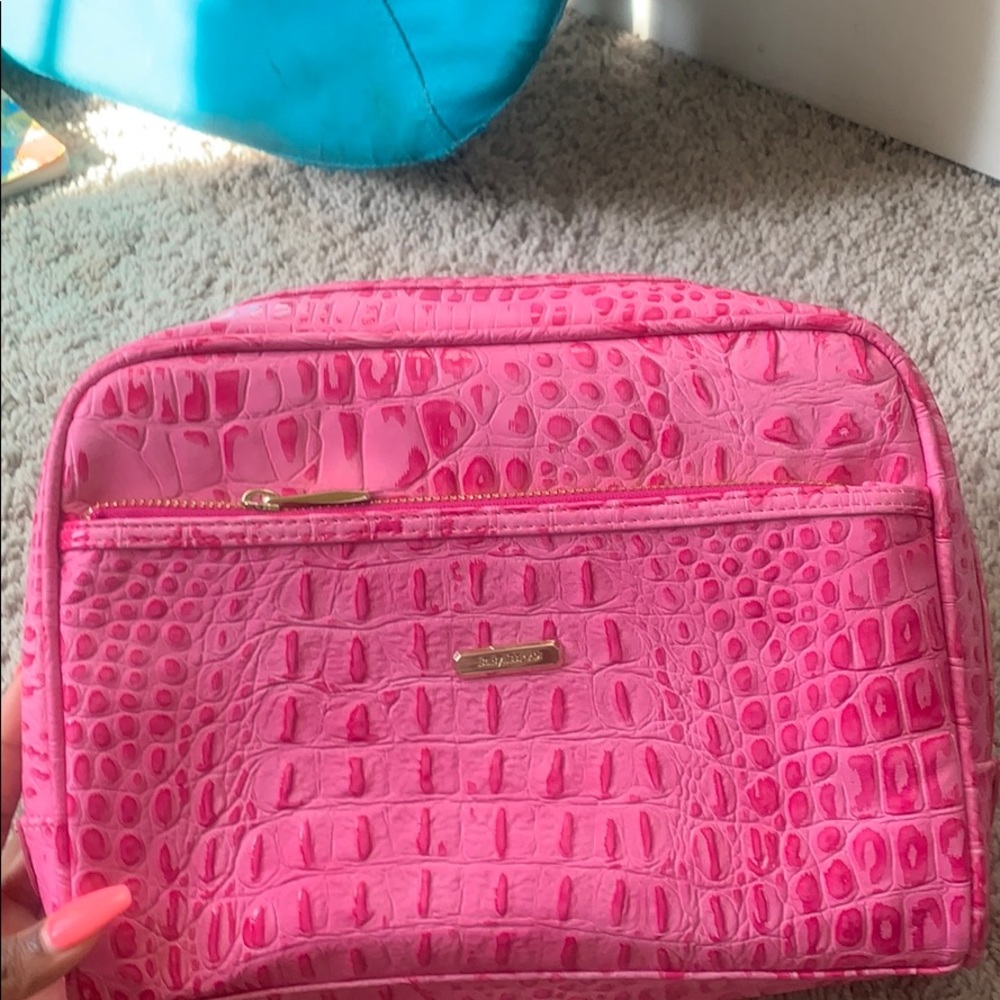 Traveling tote
